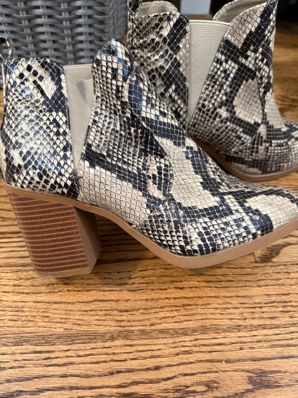 Snakeskin boots - Picture 2 of 5